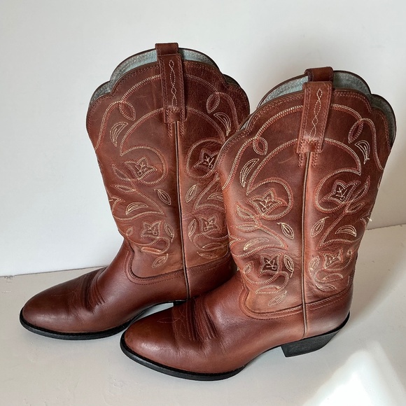 Ariat Shoes - Ariat Heritage R Toe western cowgirl boots size 6.5